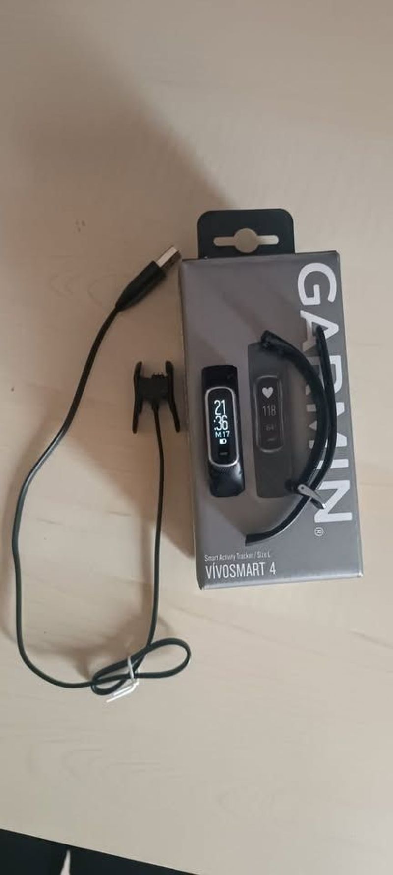Used Garmin vivosmart 4 Electronics
