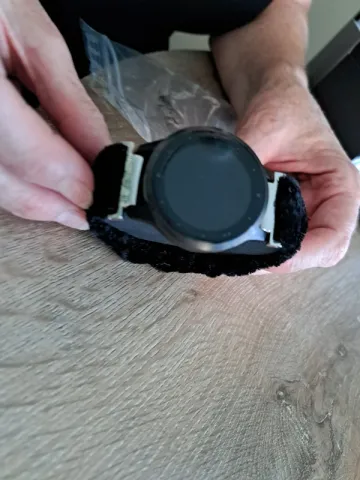 Used Garmin vivoactive 4s Electronics