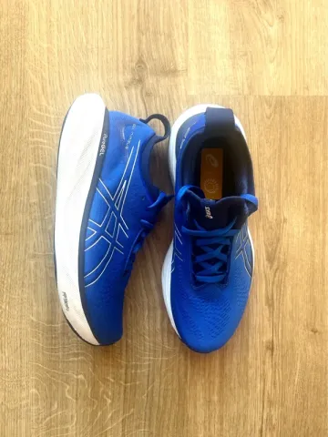 Used Asics Nimbus 25 Running Shoes