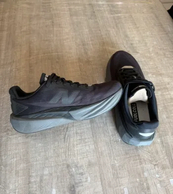 Used New Balance Fuelcell Rebel v5 bike — image 6 of 8