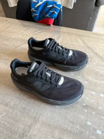 Used New Balance Fuelcell Rebel v5 bike — image 1 of 8