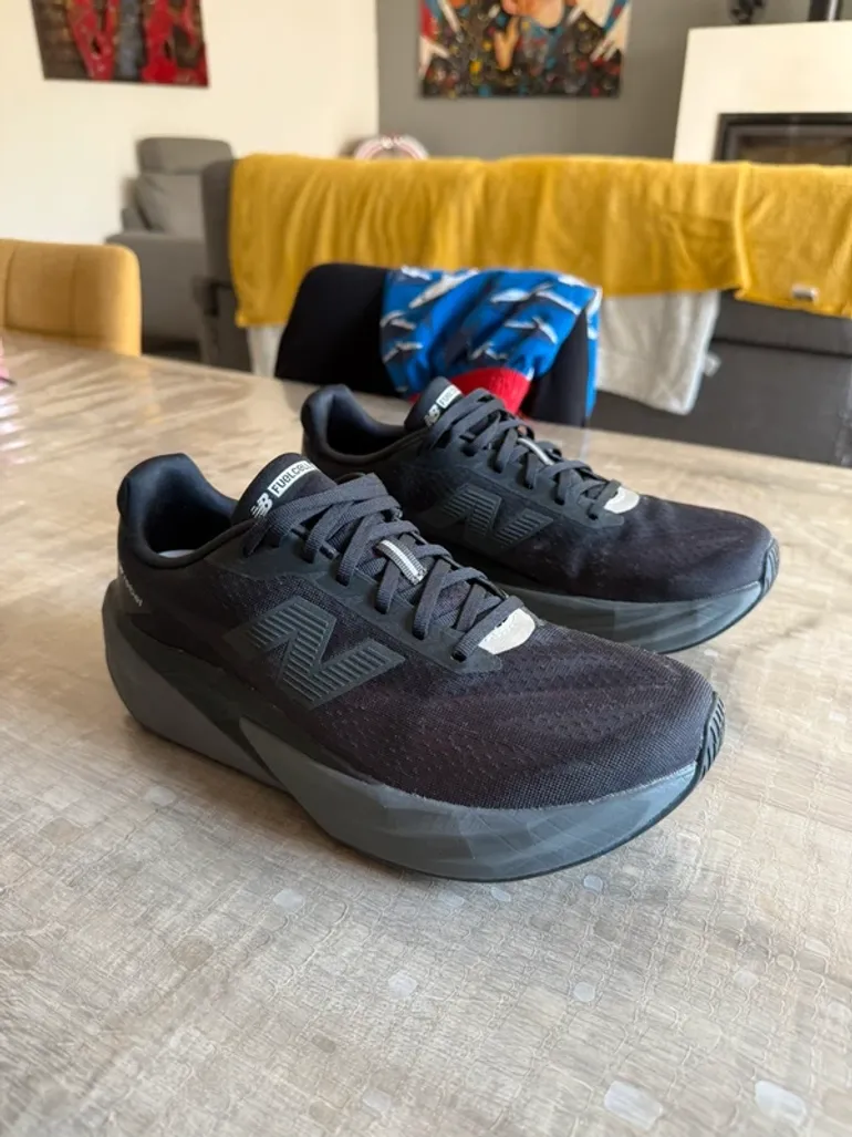 Used New Balance Fuelcell Rebel v5 bike — image 2 of 8