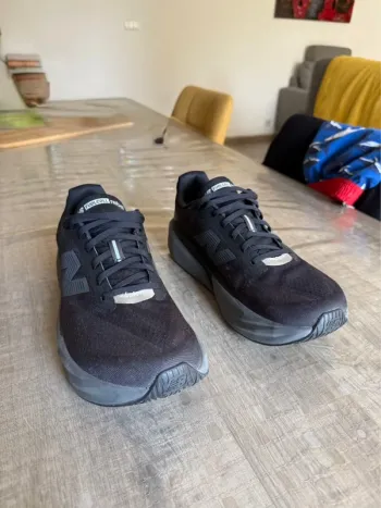 Used New Balance Fuelcell Rebel v5 bike — image 3 of 8