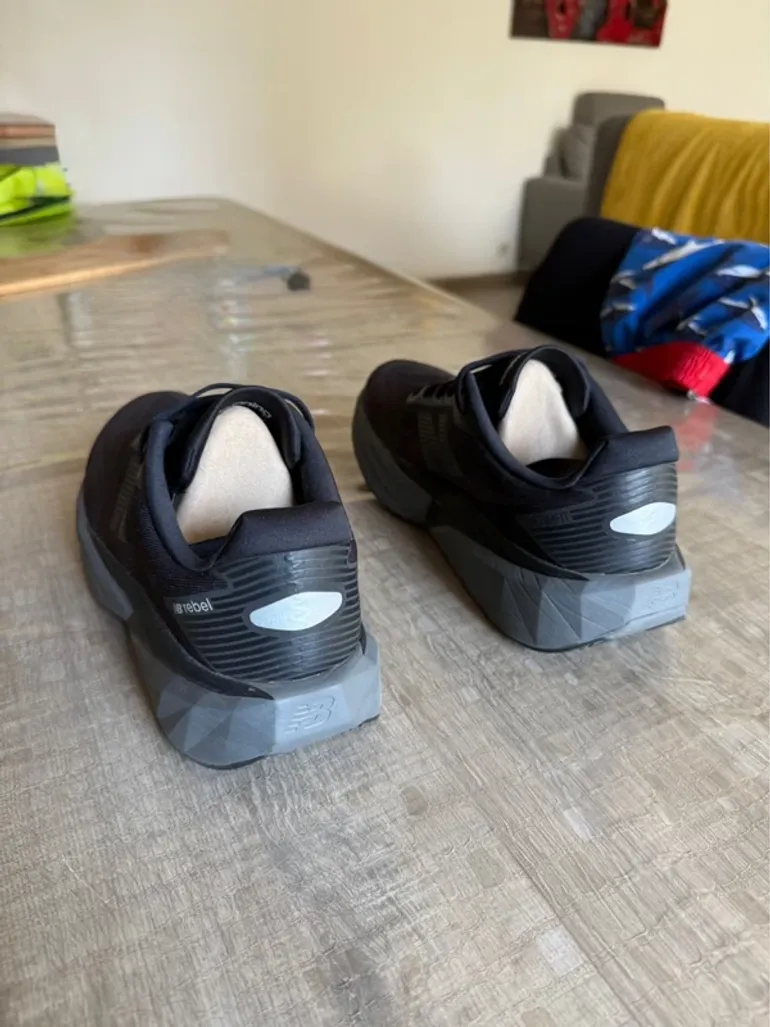 Used New Balance Fuelcell Rebel v5 bike — image 4 of 8
