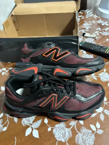 New Balance 9060 bike usato — immagine 1 di 4