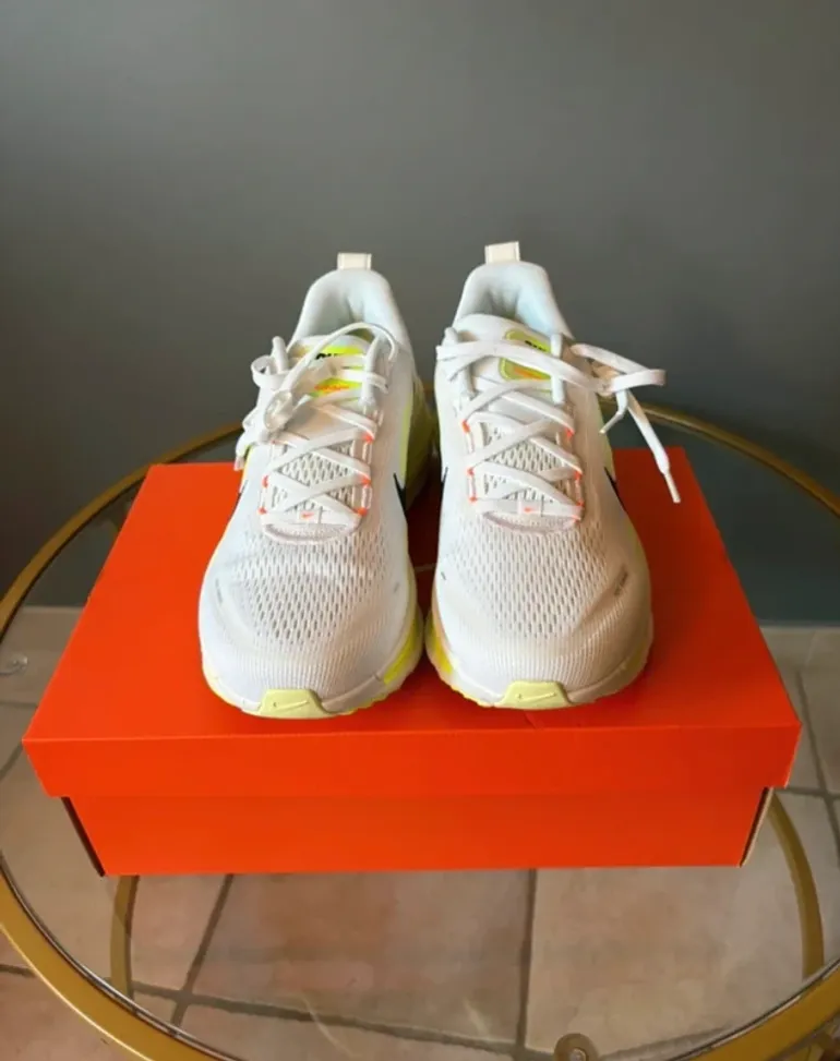 Used Nike Vomero 18 bike — image 4 of 4