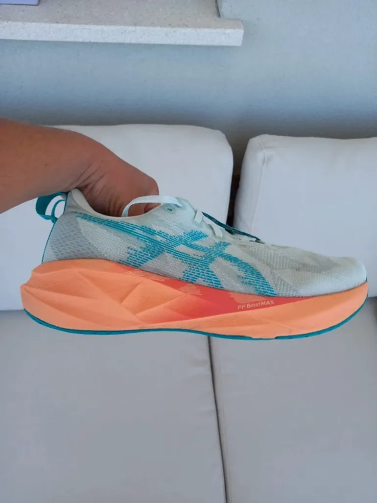 Used Asics Novablast 5 bike — image 3 of 15