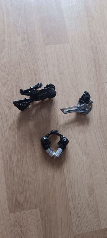 Shimano 105 Front and Rear Derailleur 2025 Drivetrain & Pedals d'occasion