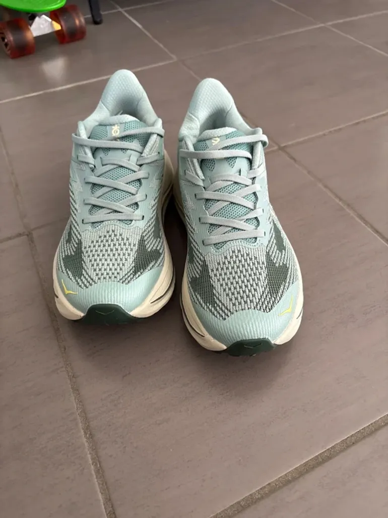 Used Hoka Challenger 8 bike — image 2 of 3