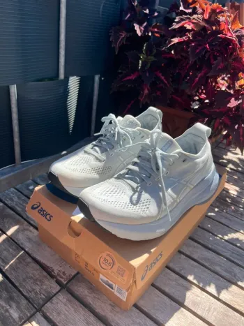 Brugt Asics Gel Kayano 31 bike — billede 1 af 14