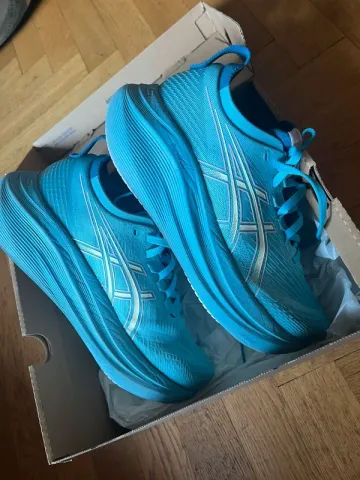 Gebrauchtes Asics Nimbus 27 Running Shoes