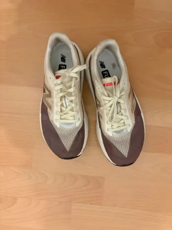 Used New Balance FUELCELL REBEL V5 bike — image 1 of 2