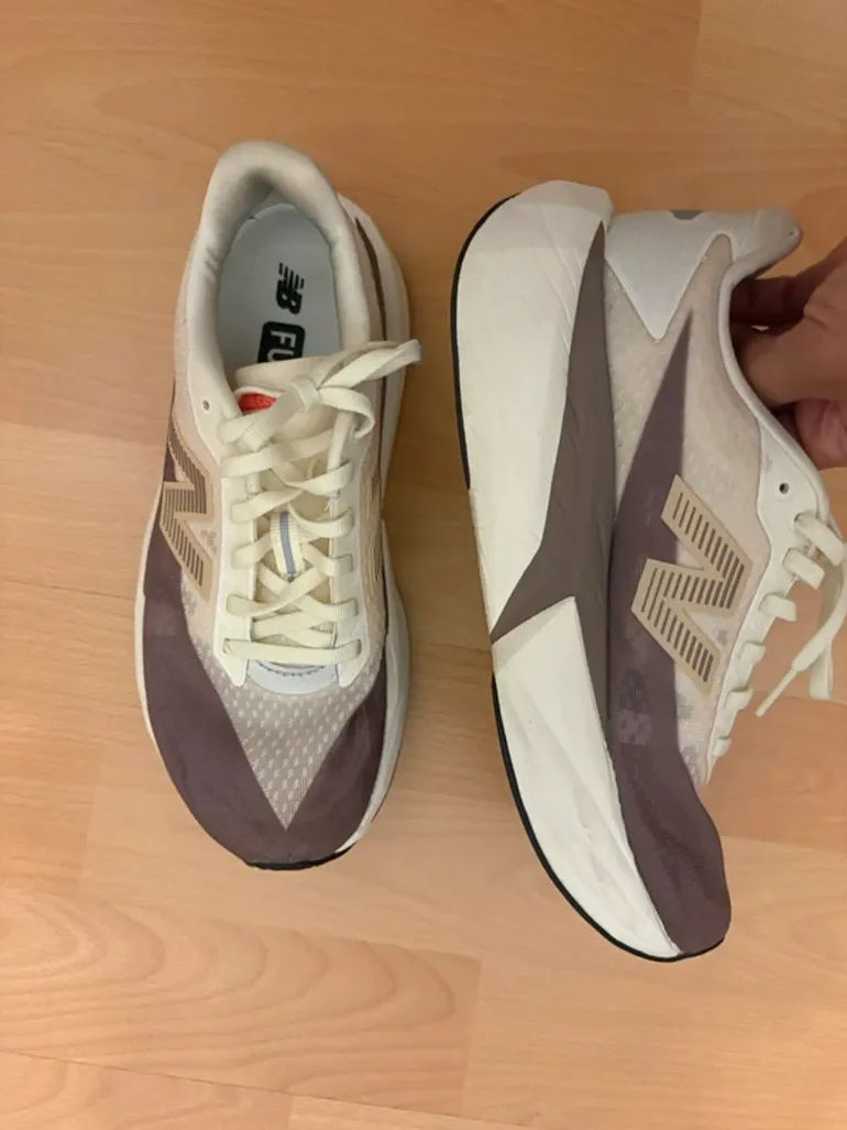 Used New Balance FUELCELL REBEL V5 bike — image 2 of 2