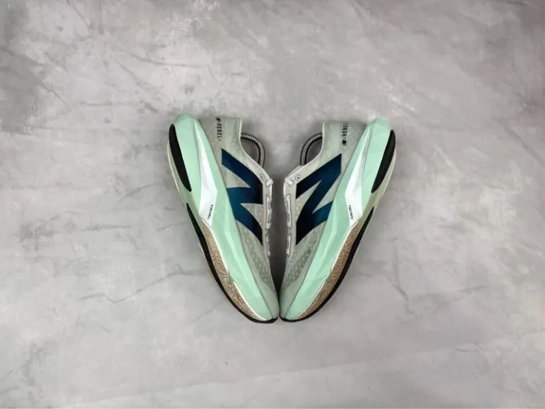 Tweedehands New Balance FuelCell Rebel V4 bike — afbeelding 3 van 7