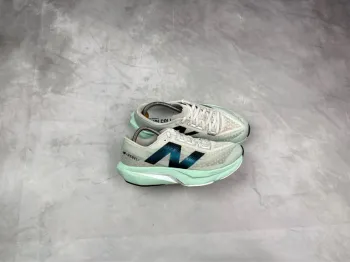 Tweedehands New Balance FuelCell Rebel V4 bike — afbeelding 1 van 7