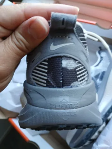 Used Nike Vomero 18 SE bike — image 7 of 9