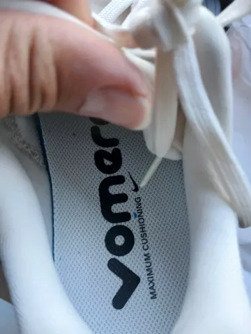 Used Nike Vomero 18 SE bike — image 3 of 9