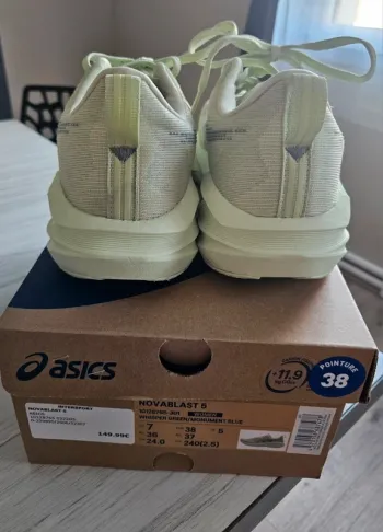 Asics Novablast 5 bike usato — immagine 3 di 7