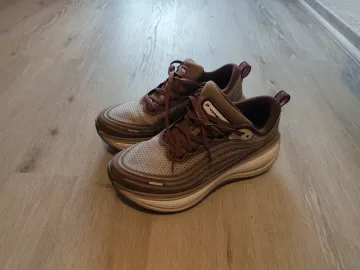 Used Nike Vomero Plus Running Shoes
