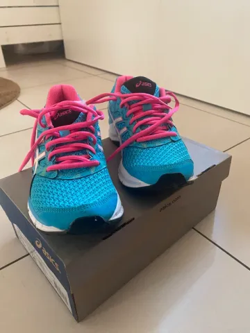 Used Asics Shoes Running Shoes