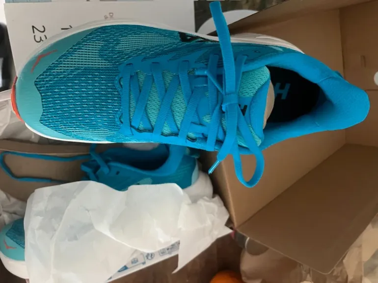Hoka Running Shoes bike usato — immagine 4 di 8