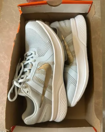 Used Nike W run swift 2 bike — image 3 of 5