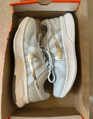 Used Nike W run swift 2 Running Shoes
