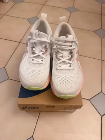 Käytetty Asics Gel Pulse 17 Running Shoes