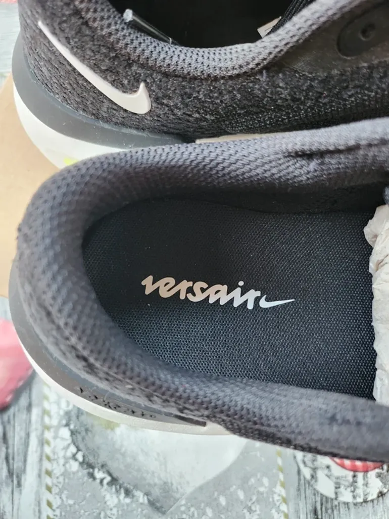 Used Nike Sneakers bike — image 3 of 10