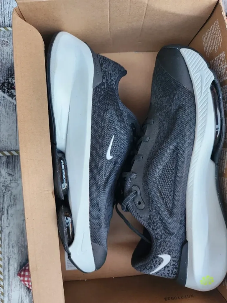 Used Nike Sneakers bike — image 6 of 10