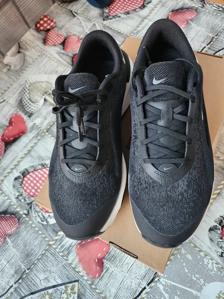 Used Nike Sneakers bike — image 5 of 10