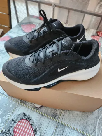 Used Nike Sneakers bike — image 1 of 10