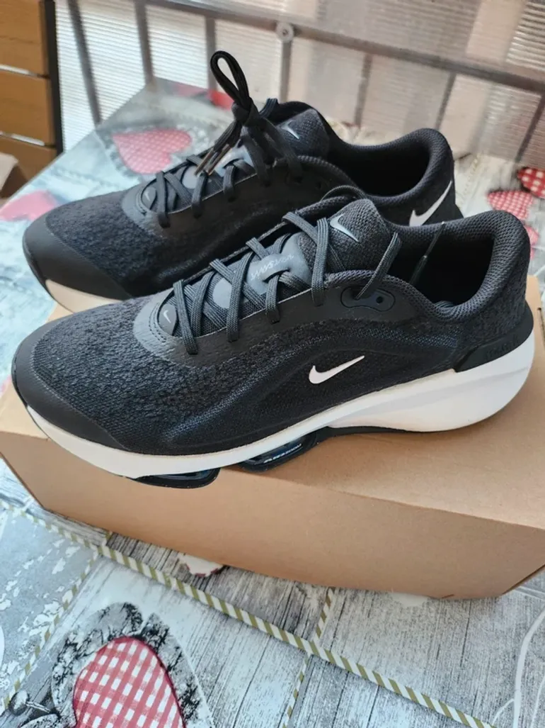 Used Nike Sneakers bike — image 1 of 10