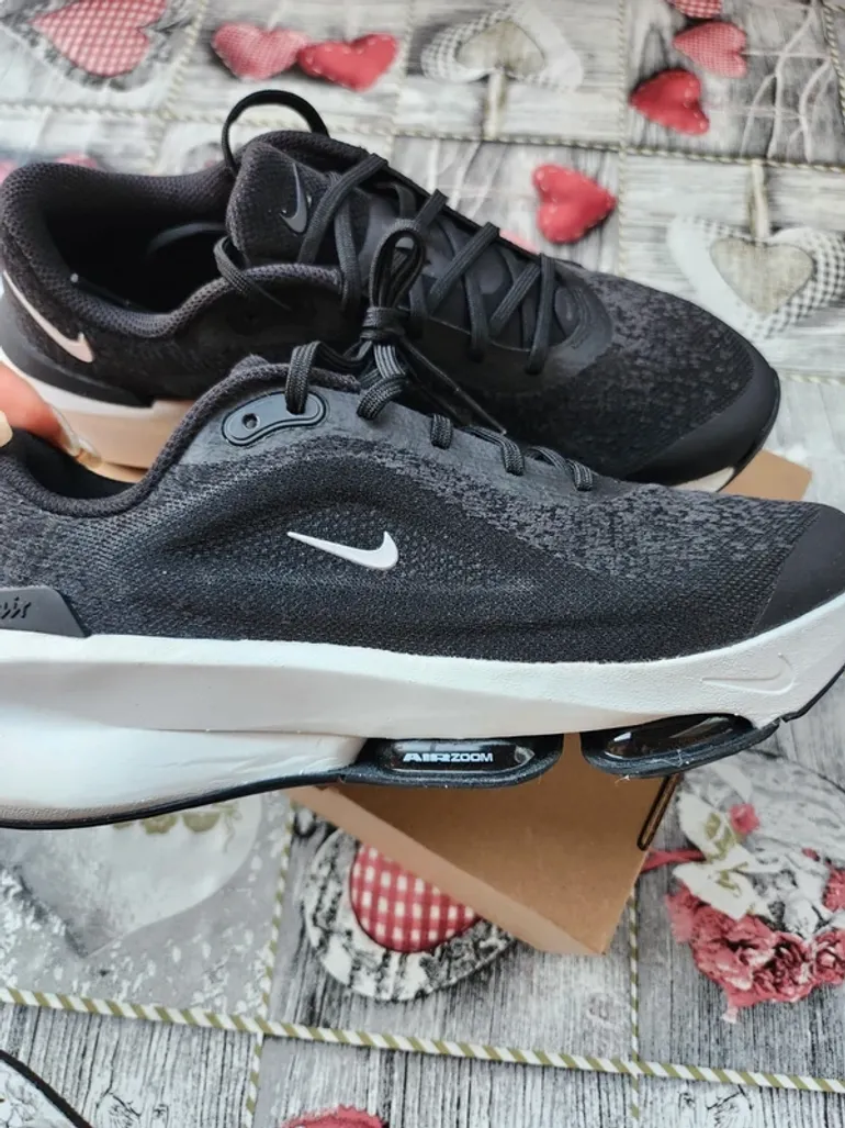 Used Nike Sneakers bike — image 9 of 10
