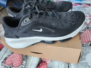Used Nike Sneakers bike — image 4 of 10