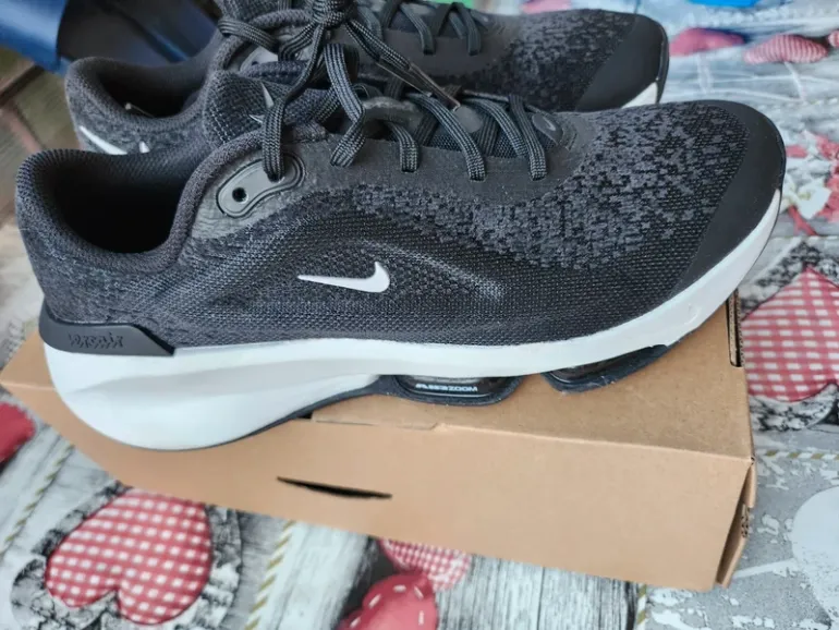 Used Nike Sneakers bike — image 4 of 10