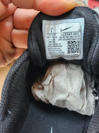 Used Nike Sneakers bike — image 7 of 10