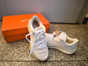 Käytetty White Quest 6 Running Shoes
