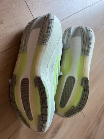 Tweedehands Adidas Ultraboost Light W bike — afbeelding 3 van 4
