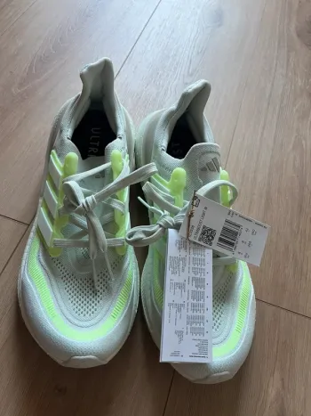 Tweedehands Adidas Ultraboost Light W bike — afbeelding 2 van 4