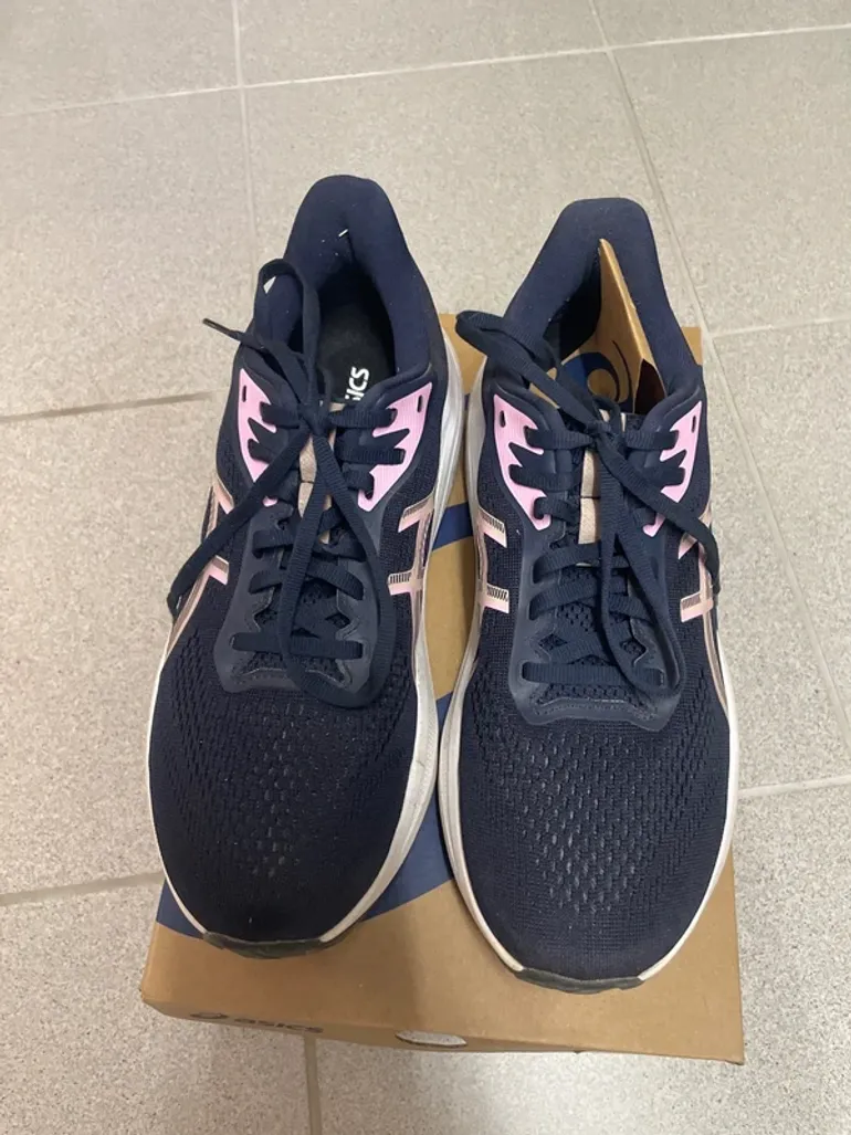 Używany Asics Gel-Pursue 11 bike — zdjęcie 1 z 4