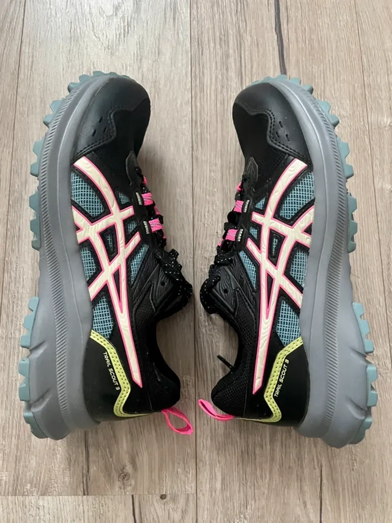 Used Asics Shoes size 38 bike — image 2 of 6