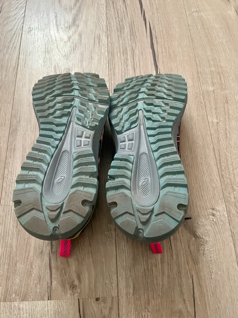 Used Asics Shoes size 38 bike — image 5 of 6