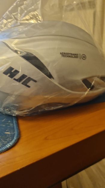 MET Casco Helmet 2025 bike d'occasion — image 1 sur 4