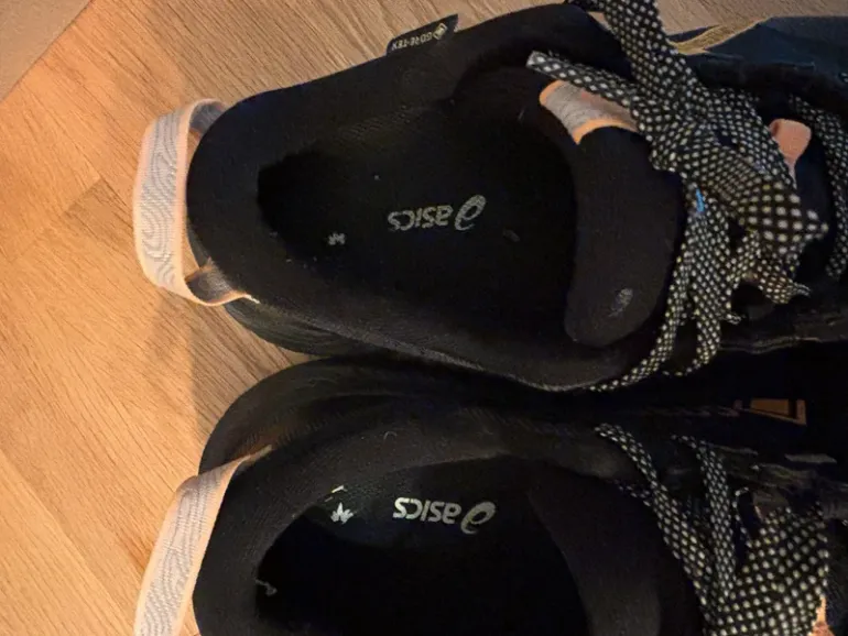 Used Asics Running Shoes bike — image 2 of 15