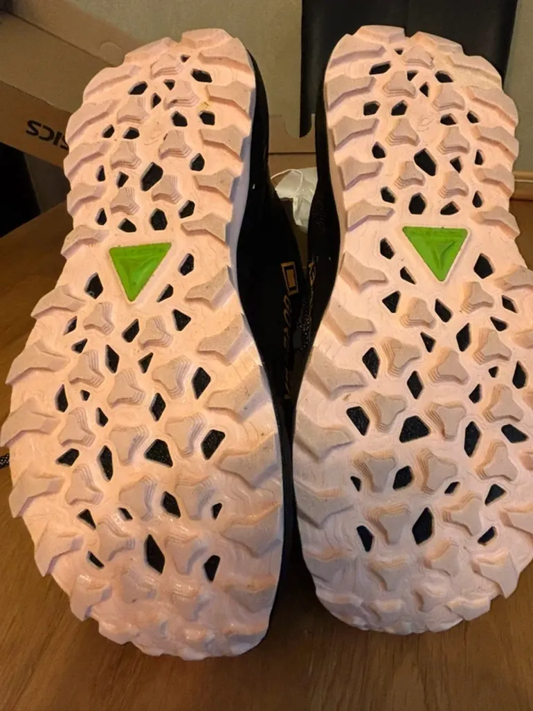 Used Asics Running Shoes bike — image 5 of 15