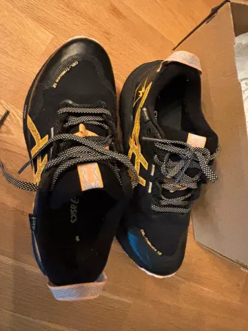 Used Asics Running Shoes bike — image 13 of 15