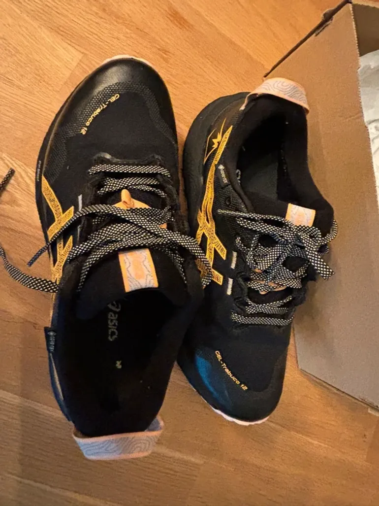 Used Asics Running Shoes bike — image 13 of 15