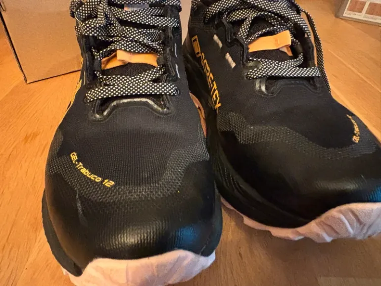 Used Asics Running Shoes bike — image 11 of 15