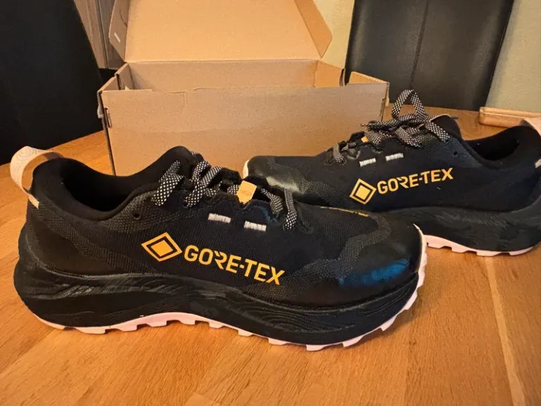 Used Asics Running Shoes bike — image 7 of 15